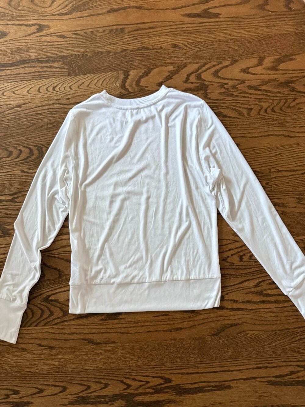 Vuori Womens M White Long Sleeve Daydream Crew Shirt Tee T VW133 Top Medium